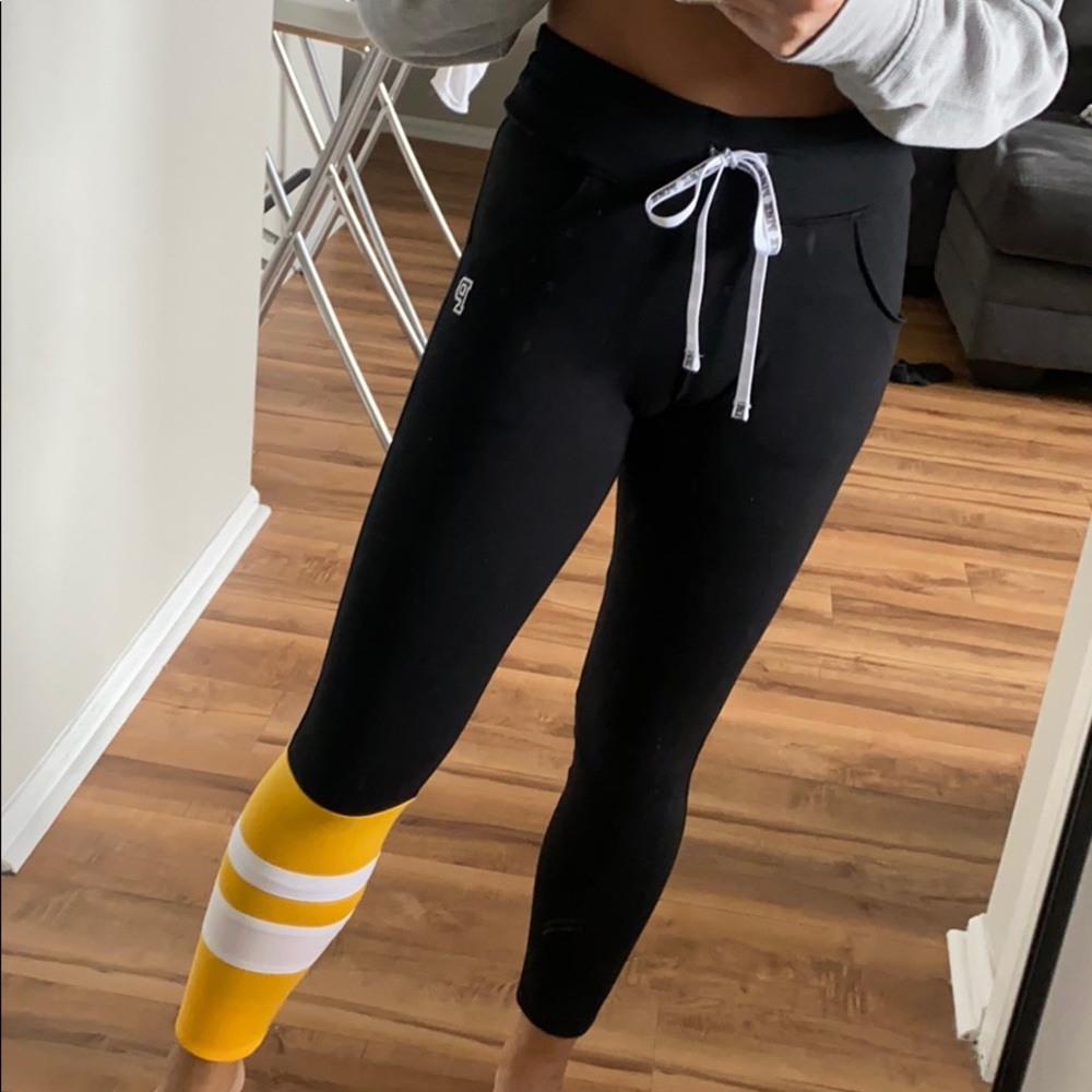 VS PINK yoga leggings
